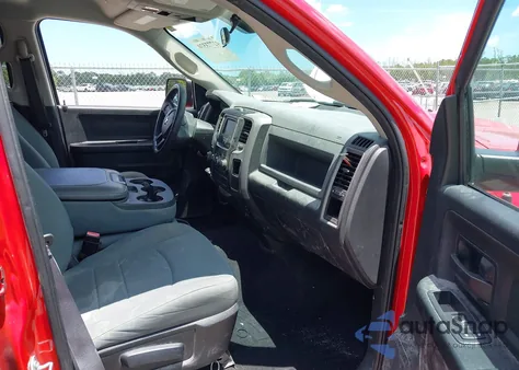 2017 Ram 1500 Express 4X2 5'7 Box из США, поврежденный, VIN 1C6RR6KT5HS683392